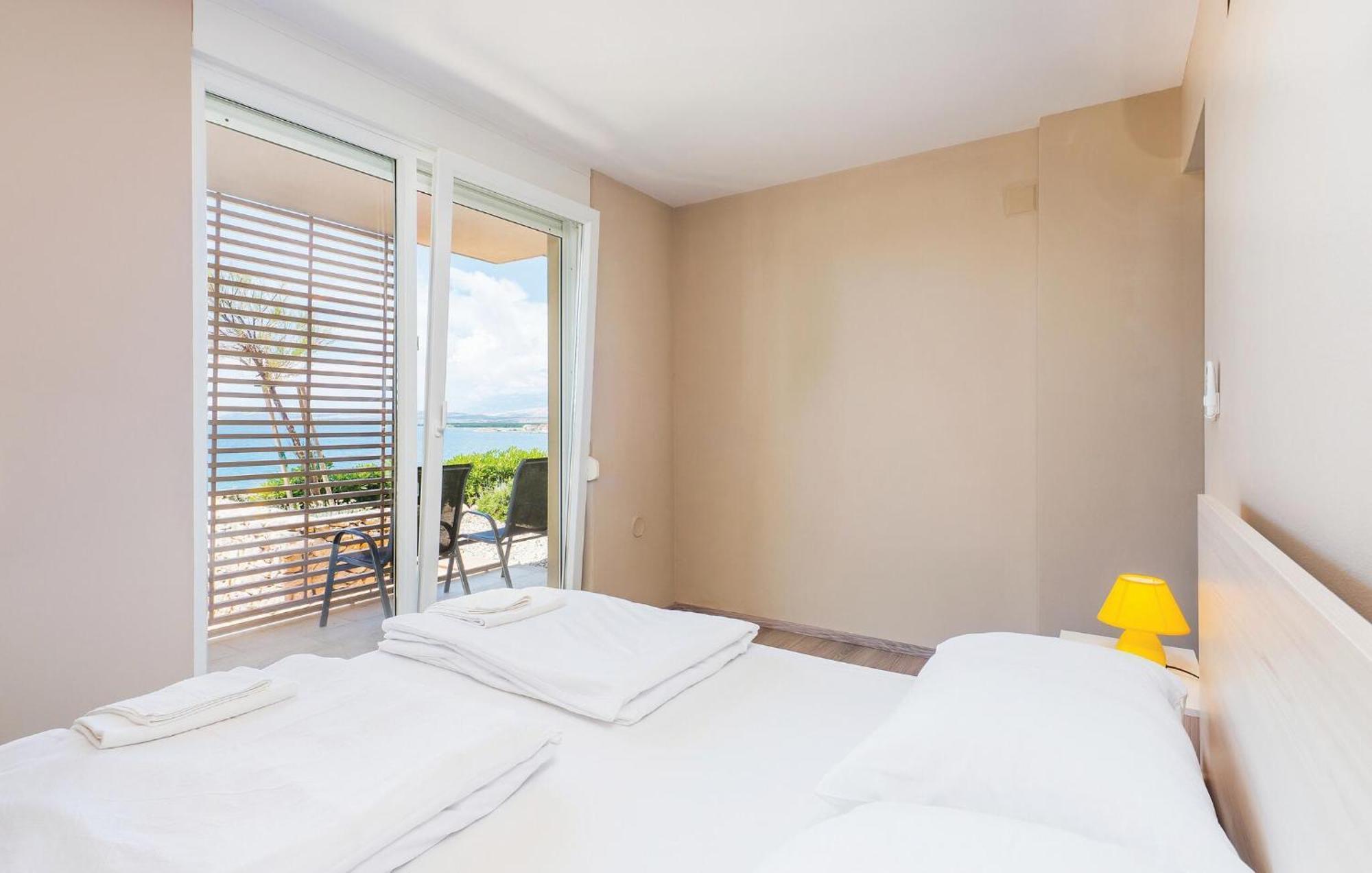 Two-Bedroom Apartment in Povljana Buitenkant foto